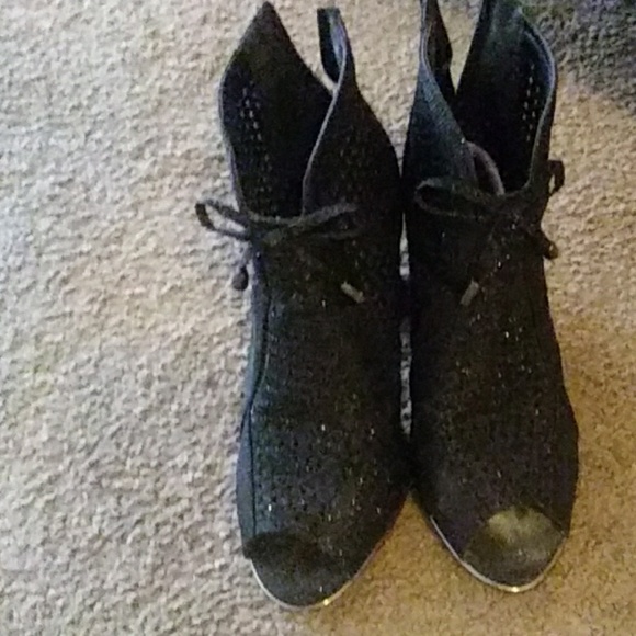 Shoes - Picture 4 of 6